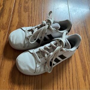 Boys Adidas White and Black Sneakers sneaker tennis shoes size 13